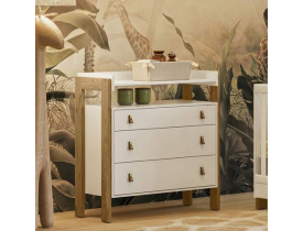 A linha infantil da Qmovi era o que faltava para o seu bebê. Uma linha com vários produtos modernos e um padrão de qualidade para as mamães exigentes e preocupadas com a segurança do seu pequeno. A Cômoda 3 Gavetas com Nicho Fantasia, foi feita para quem 